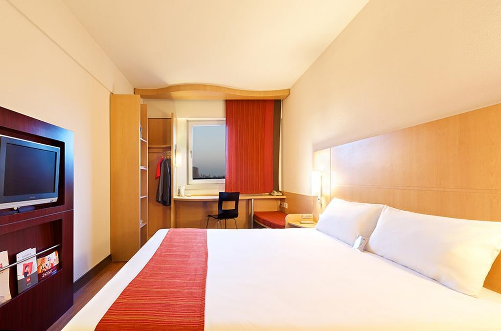 Ibis Luoyang Hi Tech Dev Zone Hotel Exterior photo